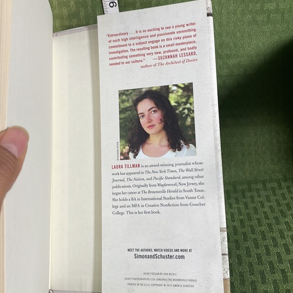 The Long Shadow of Small Ghosts Laura Tillman Hardback book - Picture 6 of 7